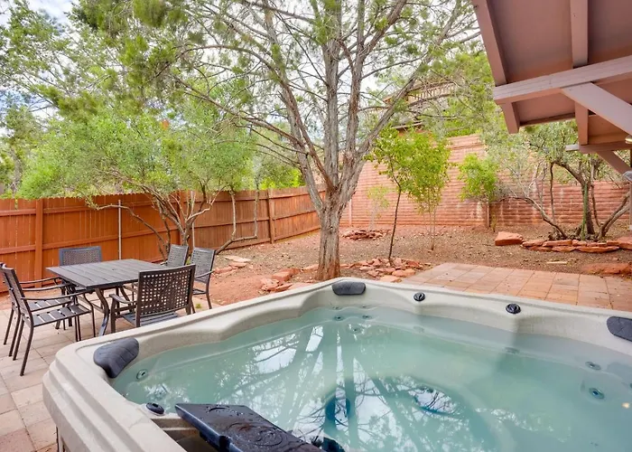 Hot Tub & Patio: Modern Home! Vakantiehuis *