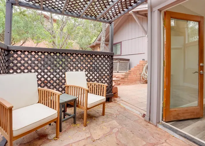 Hot Tub & Patio: Modern Home! Vakantiehuis *