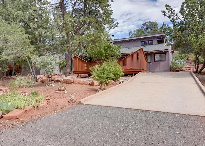 Hot Tub & Patio: Modern Home! Sedona